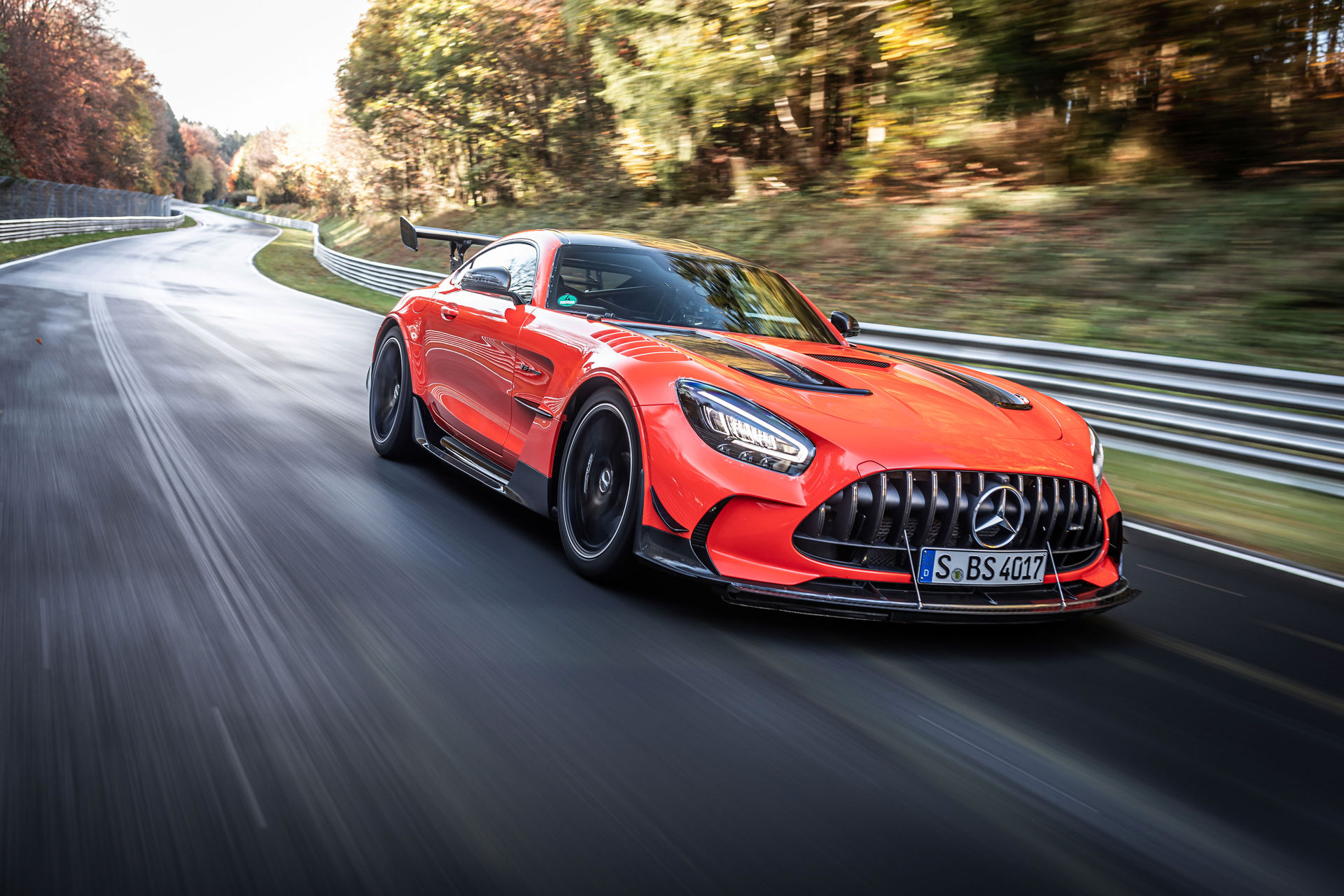 فيديو : مرسيدس- AMG GT Black Series . . أسرع سيارة إنتاج على حلبة النوربورغرينغ