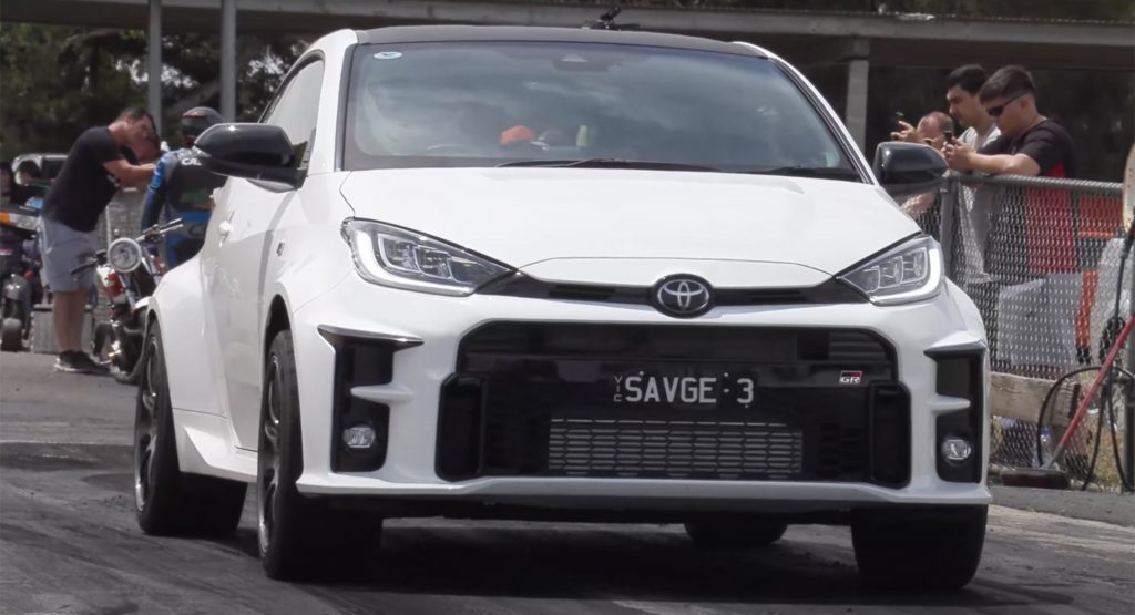 فيديو : تويوتا جي آر يارس 2021 تقطع مسافة الربع ميل في 12.9 ثانية