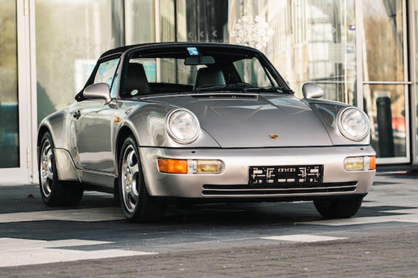 سيارة دييجو مارادونا بورشة 964 كابريو للبيع في المزاد