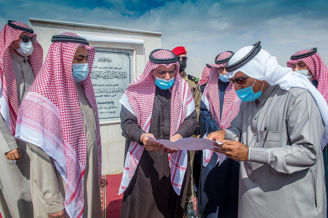 تدشين تقاطع طريق بالقصيم وأعمال معالجة طرق بالرياض