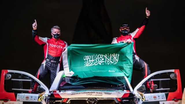 يزيد الراجحي يفوز بالجولة الثانية من كأس العالم للراليات الصحراوية باها في دبي