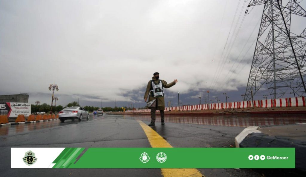 غلق طريق تبوك ضباء بسبب جريان وادي البقار