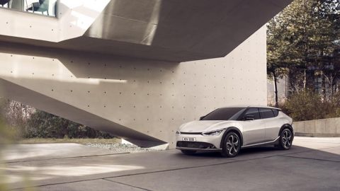 تقديم سيارة كيا EV6 الكهربائية بالكامل موديل 2022