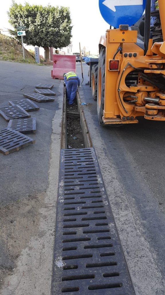 تنبيه من موجة أتربة في مكة وتنظيف خطوط تصريف الأمطار بالباحة