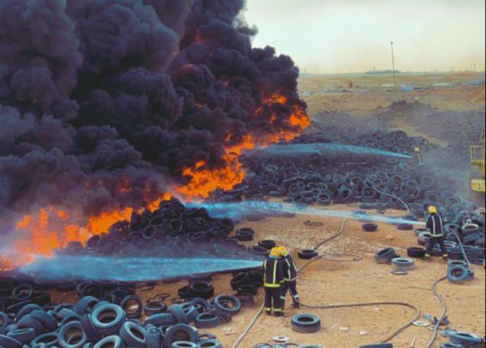 غلق جزئي لطريق كورنيش جدة وحريق لإطارات مركبات في الرياض