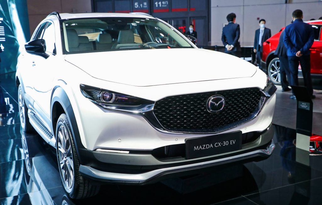 مازدا تكشف الستار عن CX-30 EV الكهربائية في معرض شنغهاي للسيارات