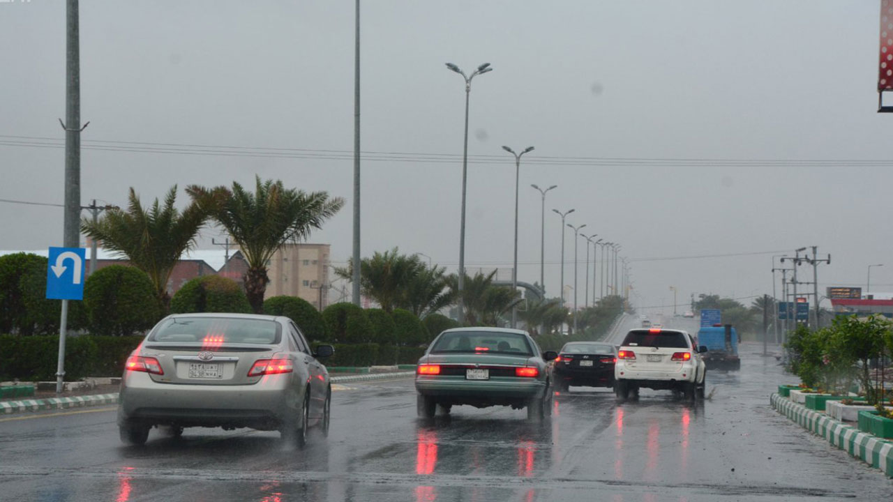 وزارة النقل تطالب بتهدئة السرعات بسبب الأمطار في بعض الطرق