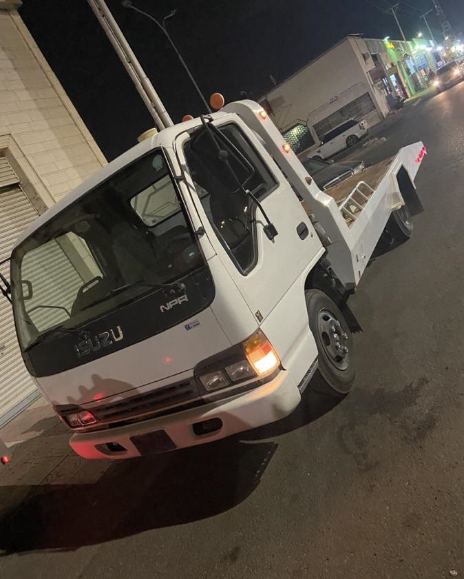 شرطة حائل تضبط 6 مواطنين لركوبهم فوق شاحنة نقل سيارات