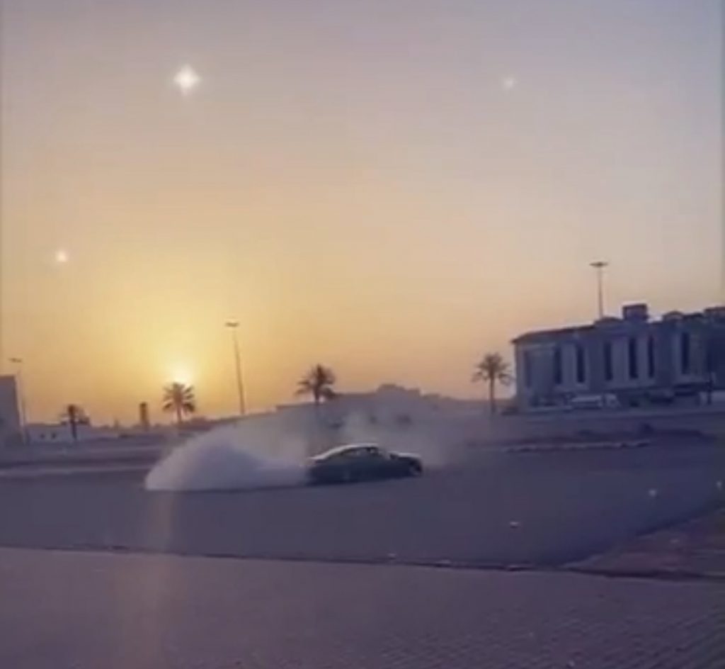 مرور السعودية يؤكد ان الانشغال عن القيادة أبرز أسباب الحوادث