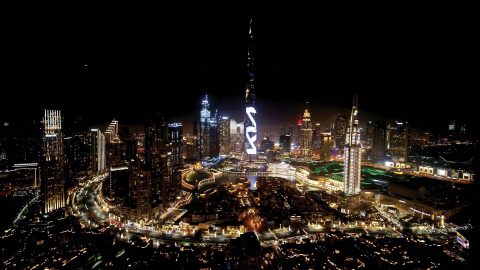 شعار كيا يزين برج خليفة بالتزامن مع قرب طرح EV6 الكهربائية