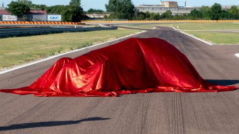 فيديو : فيراري ترمم سيارتها الأولى الفائزة في الفورمولا 1