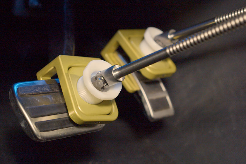 فيديو : فورد تستأجر روبوتات لاختبار سياراتها