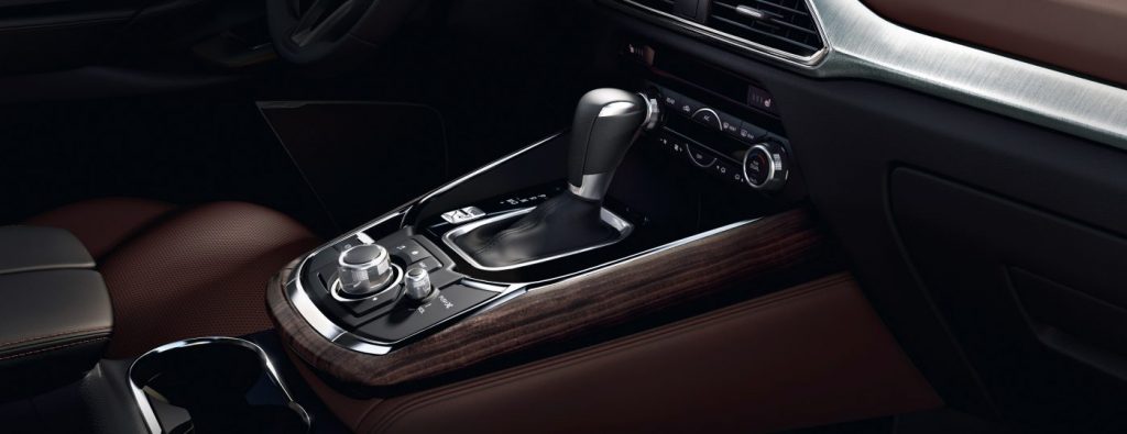 استخدام خشب الورد في مازدا CX-9 High Plus