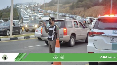 جهود رجال المرور السعودي لتنظيم حركة المصطافين والزوار في الطائف والباحة