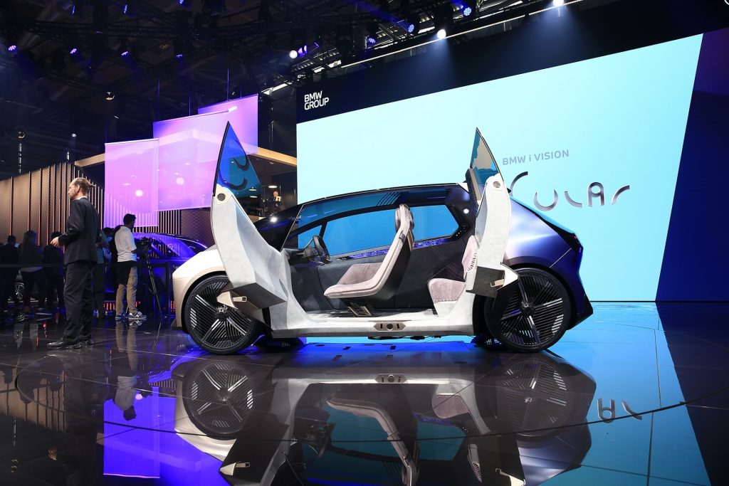 BMW i Vision Circular .. سيارة مدينة مبتكرة وقابلة لإعادة التدوير بالكامل
