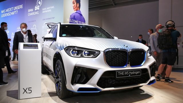 BMW iX5 الهيدروجينية تأتي بخلايا الوقود لميونيخ