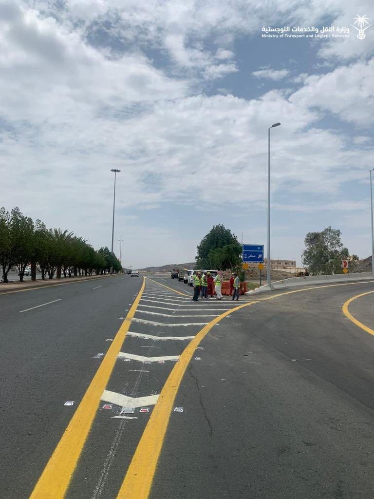 تنفيذ منحدر لتقاطع طريق المؤتمرات والسيل وسفلتة طرق في مداخل مكة