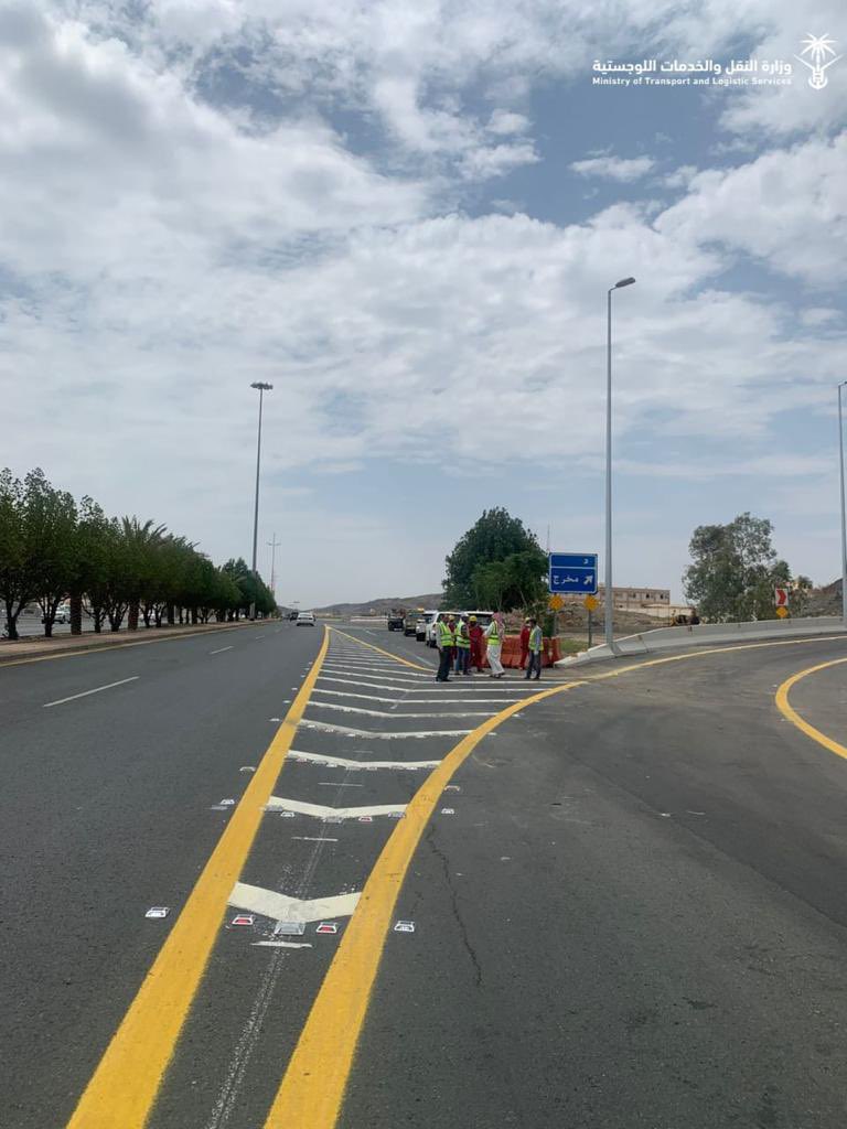 تنفيذ منحدر لتقاطع طريق المؤتمرات والسيل وسفلتة طرق في مداخل مكة