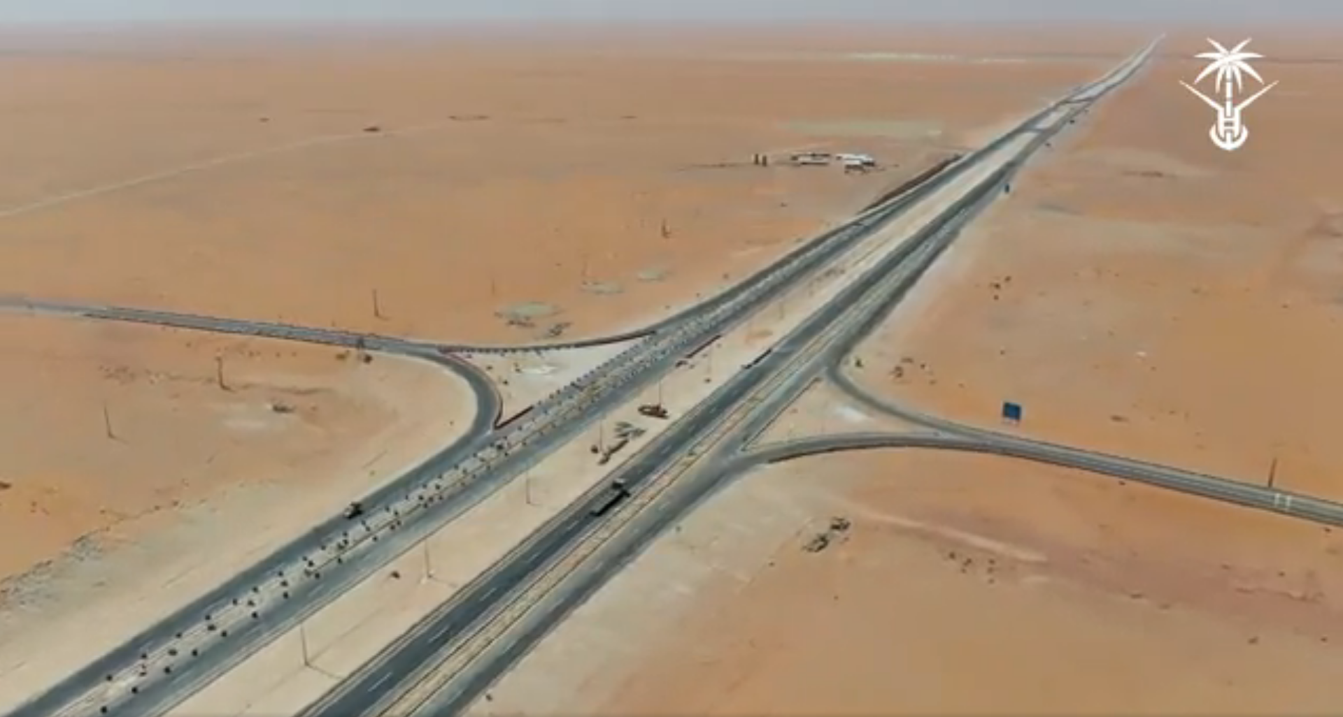 افتتاح حركة السير على جزء من ازدواج طريق حائل رفحاء وتقاطع مخططات حي المملكة والسويفلة