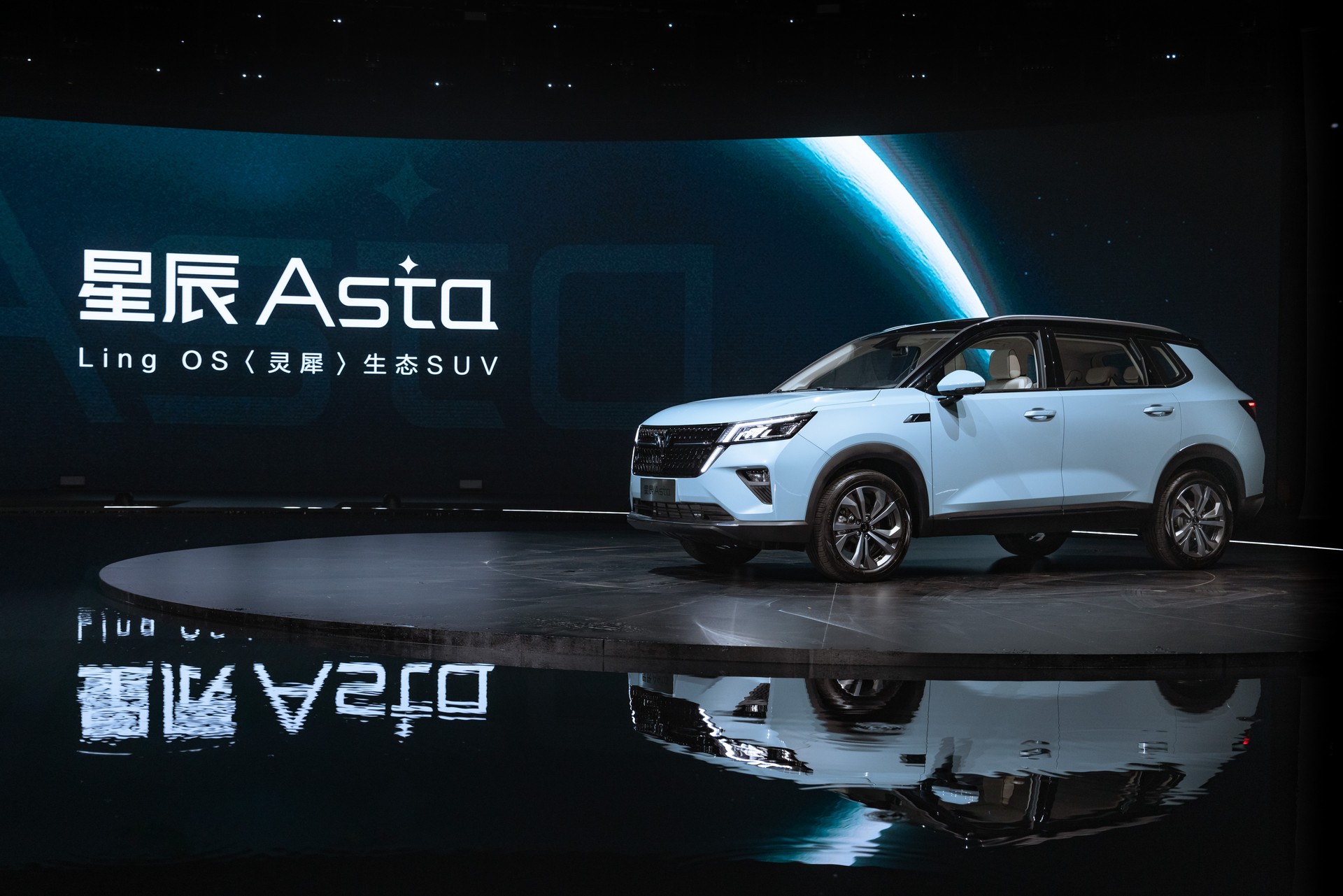 وولينج تطلق أستا كروس أوفر الجديدة في الصين