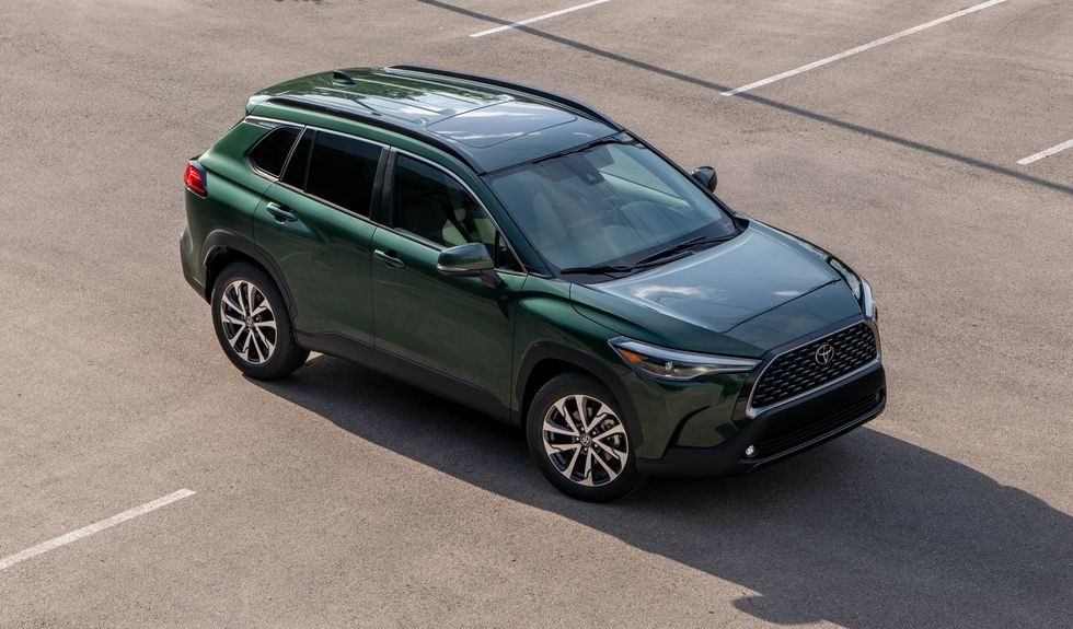 مراجعة تويوتا كورولا كروس 2022: المواصفات والمميزات والعيوب والأسعار