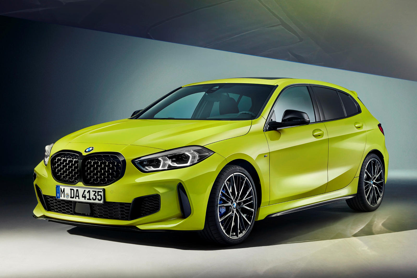 وصول سيارة BMW M135i xDrive موديل 2022 بتحديثات جديدة