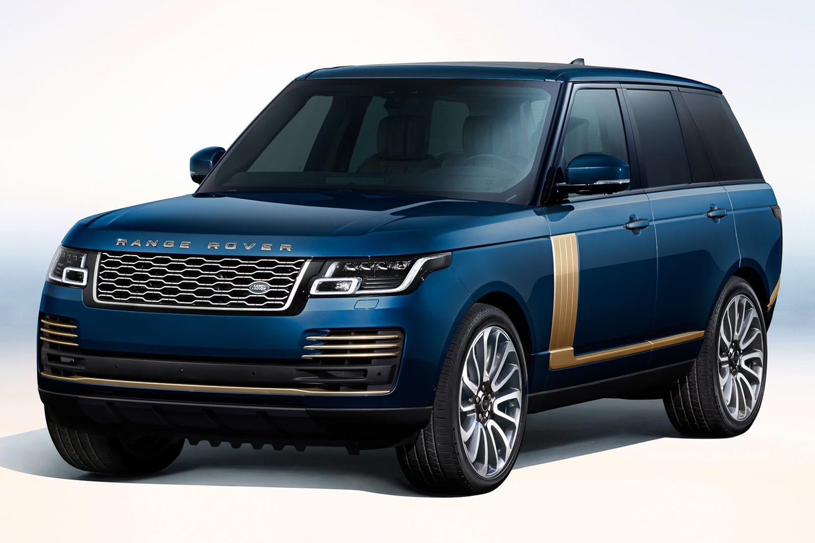 بسعر يفوق 200 ألف دولار .. تقديم رينج روفر SV Golden Edition في اليابان
