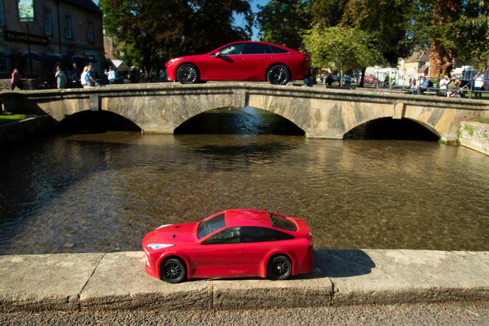 فيديو : تويوتا تصنع أصغر سيارة هيدروجين في العالم