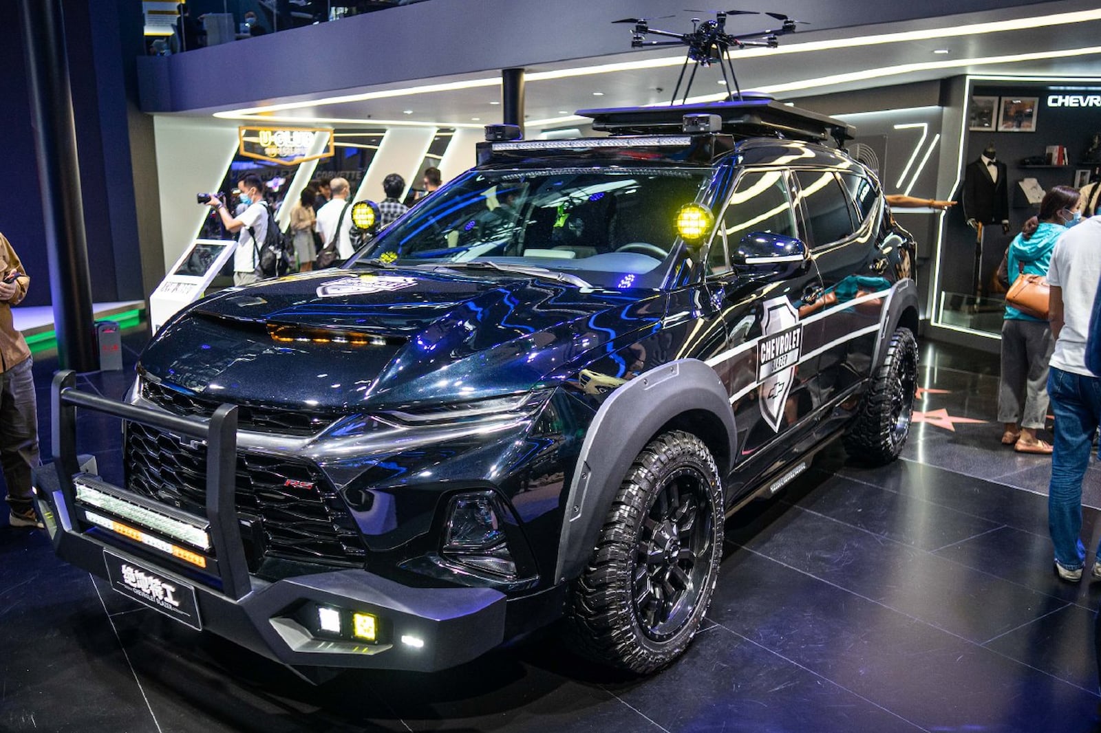 شفروليه تحول بليزر إلى سيارة شرطة من المستقبل