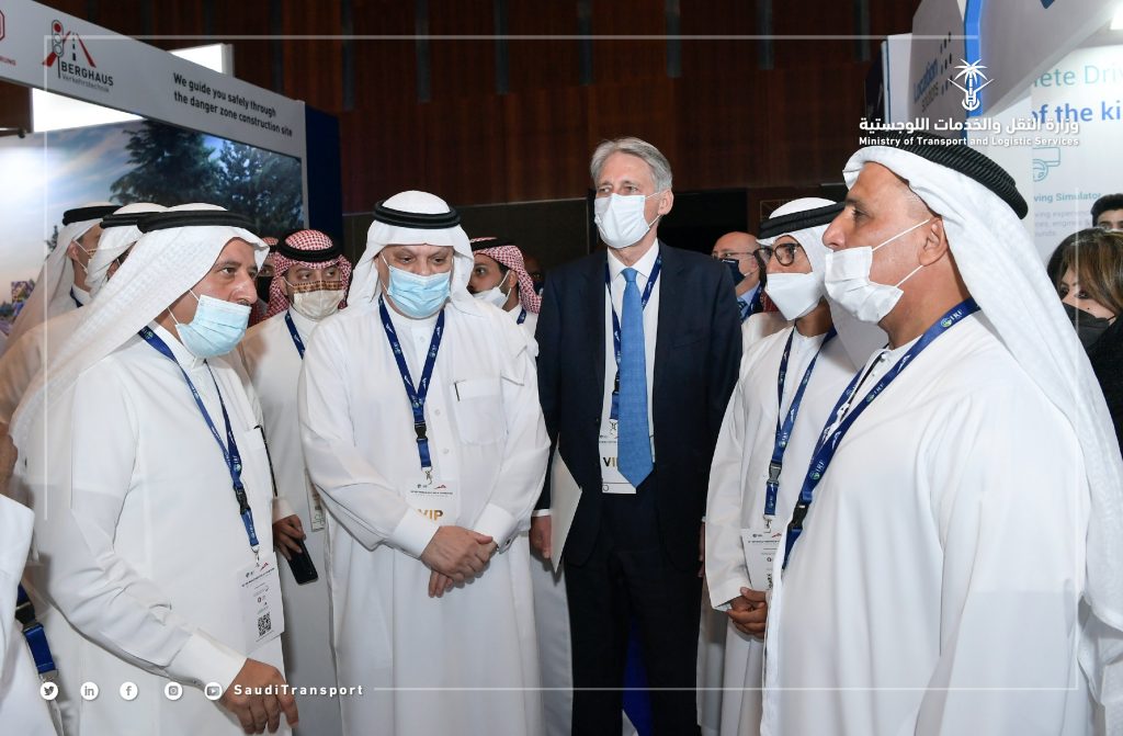 النقل السعودية تشارك في المؤتمر العالمي للاتحاد الدولي للطرق وتواجه زحف الرمال