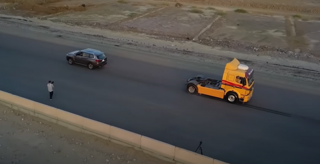 فيديو : ماكسوس D90 تفوز في تحدي السحب مع شاحنة في السعودية