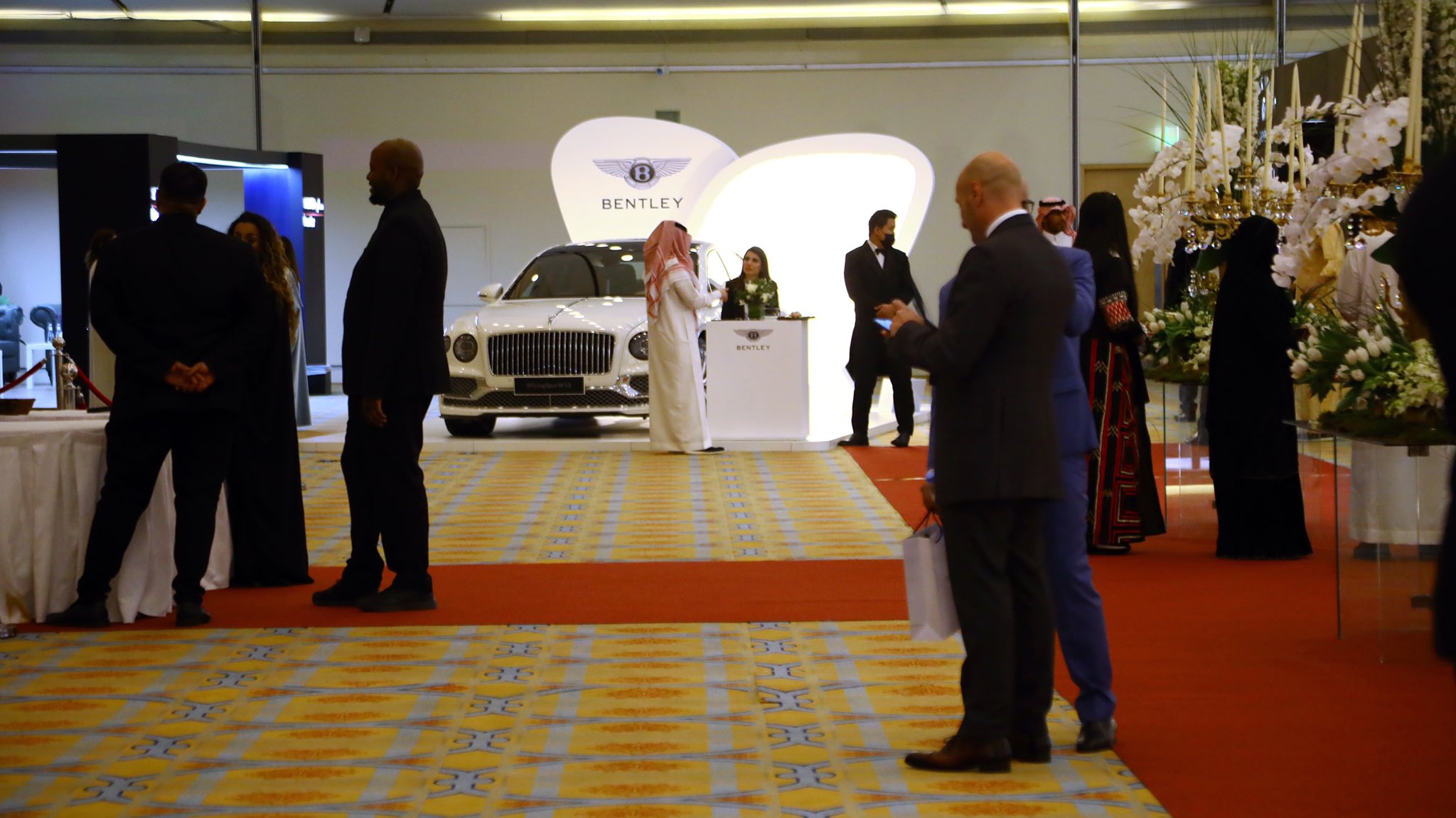 بنتلي عرضت منصة لتخصيص سياراتها بأسبوع الرياض للفخامة وتصدرت موسم العلا