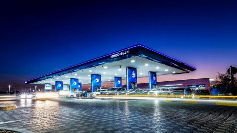 شركة أدنوك تفتتح محطة وقود جديدة في المملكة العربية السعودية