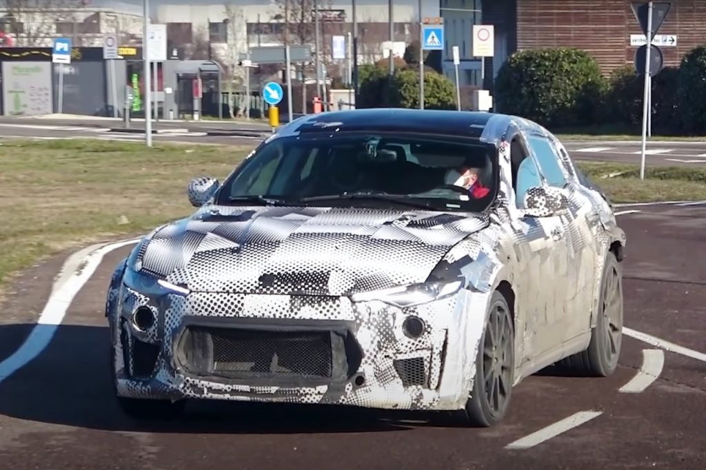 فيديو لفيراريPurosangue الـSUV وهي مغطاة بالأوساخ