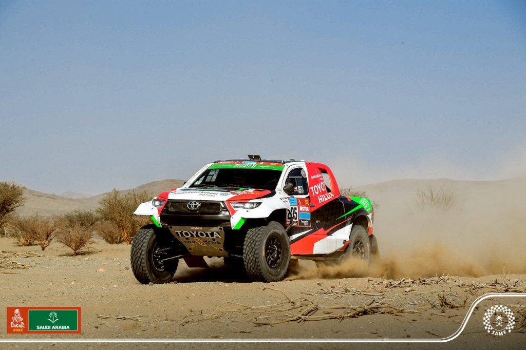 فوز كارلوس ساينز بالمرحلة 11 من رالي داكار 2022 في بيشة واستمرار العطية في الصدارة