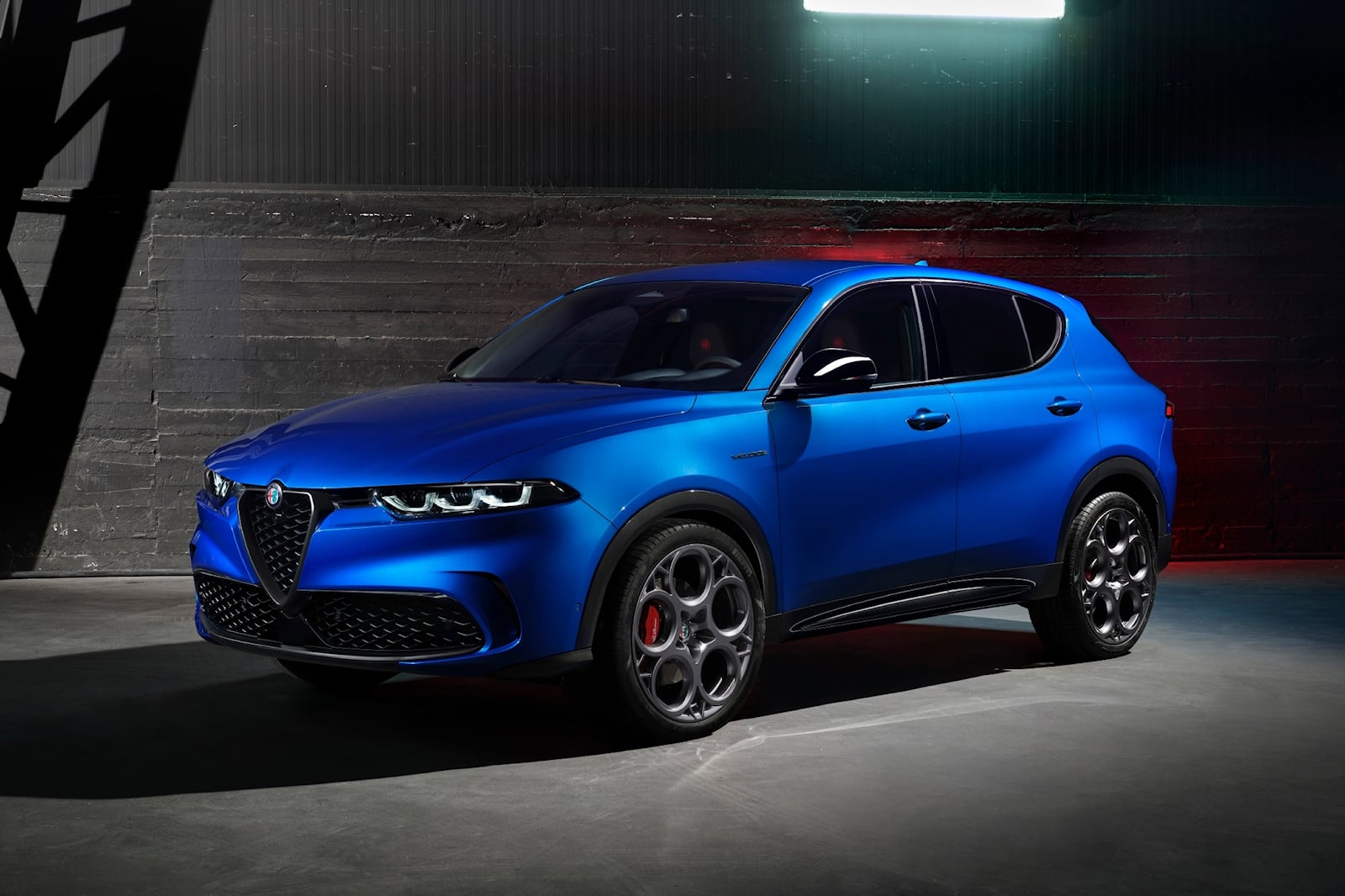 ألفا روميو تونالي 2023 تقدم رسمياً بخيارات هجينة