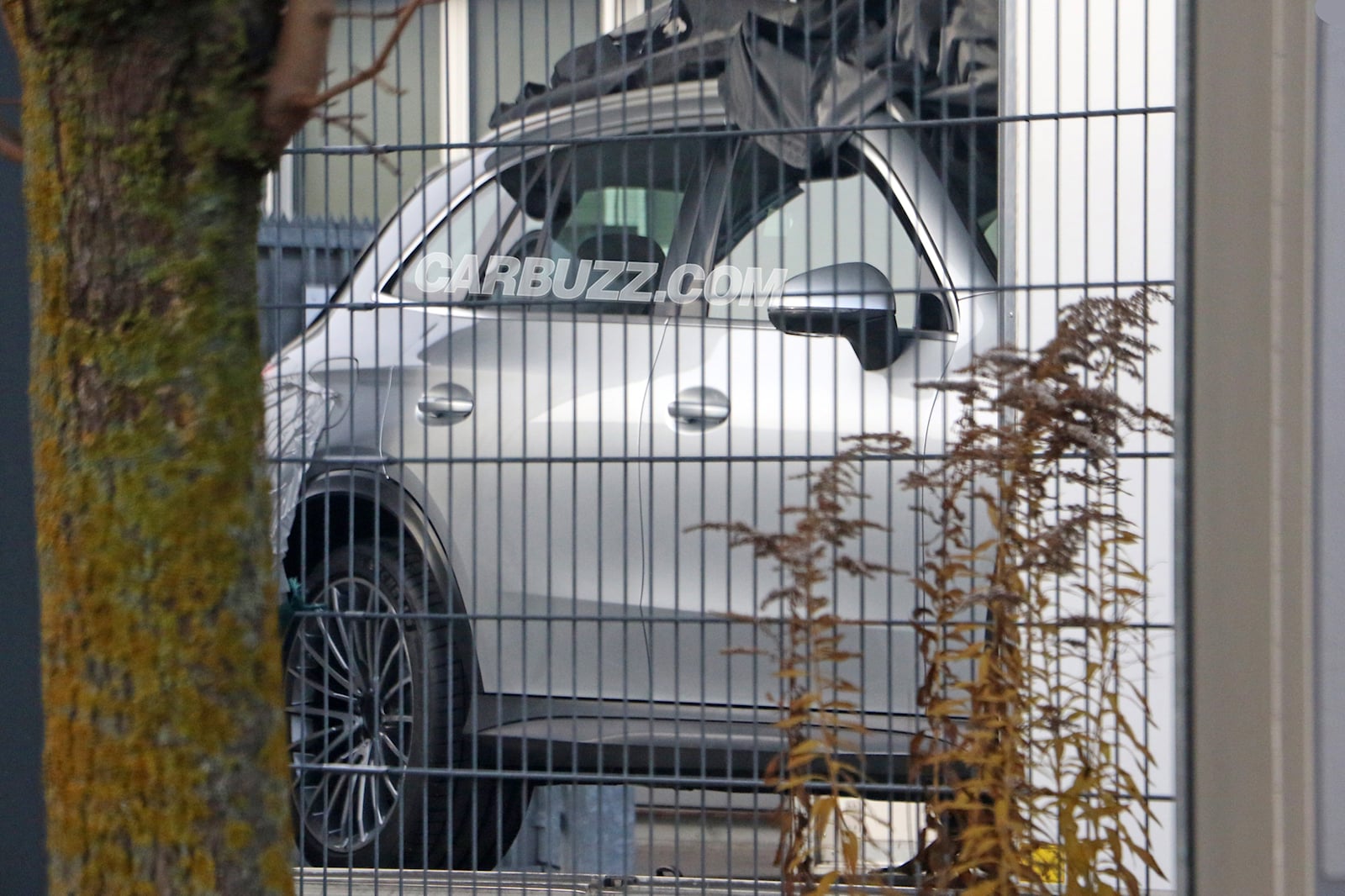 مرسيدس GLC 2023 تظهر في صورة تجسسية بدون تمويه