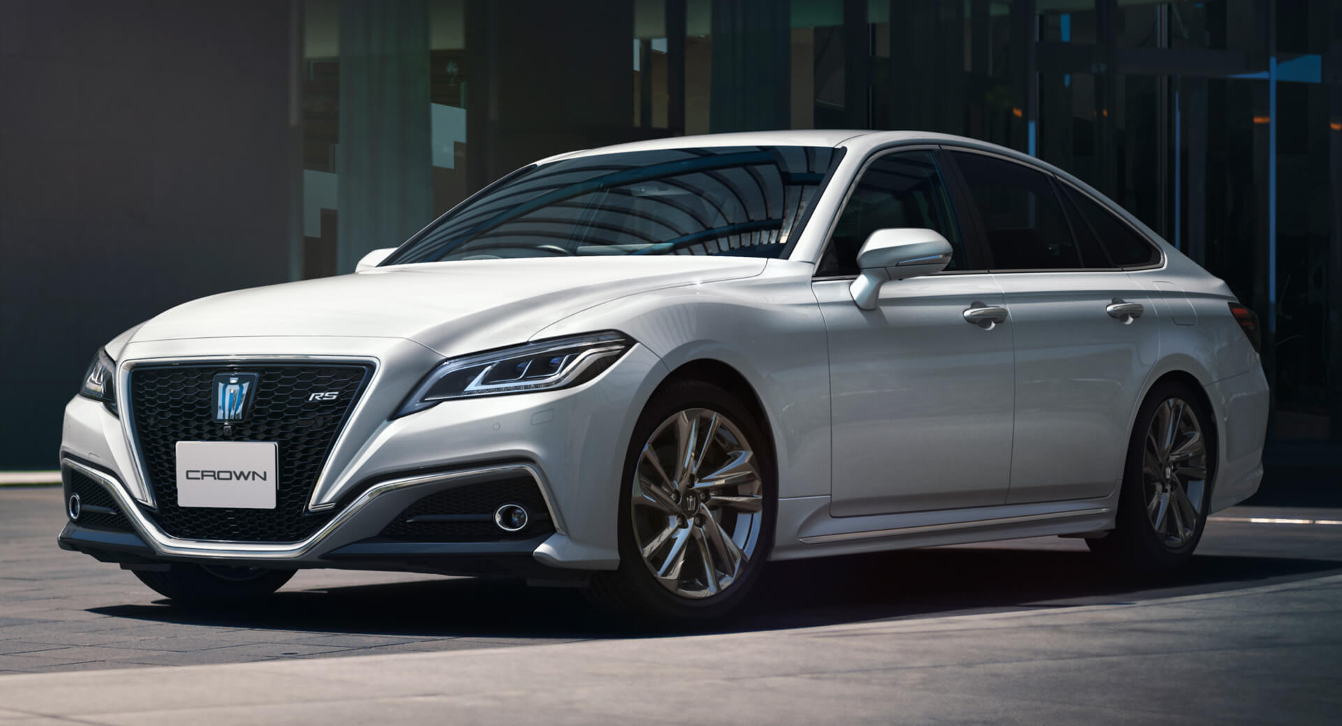 تويوتا ستحول كراون الأيقونية السيدان إلى SUV