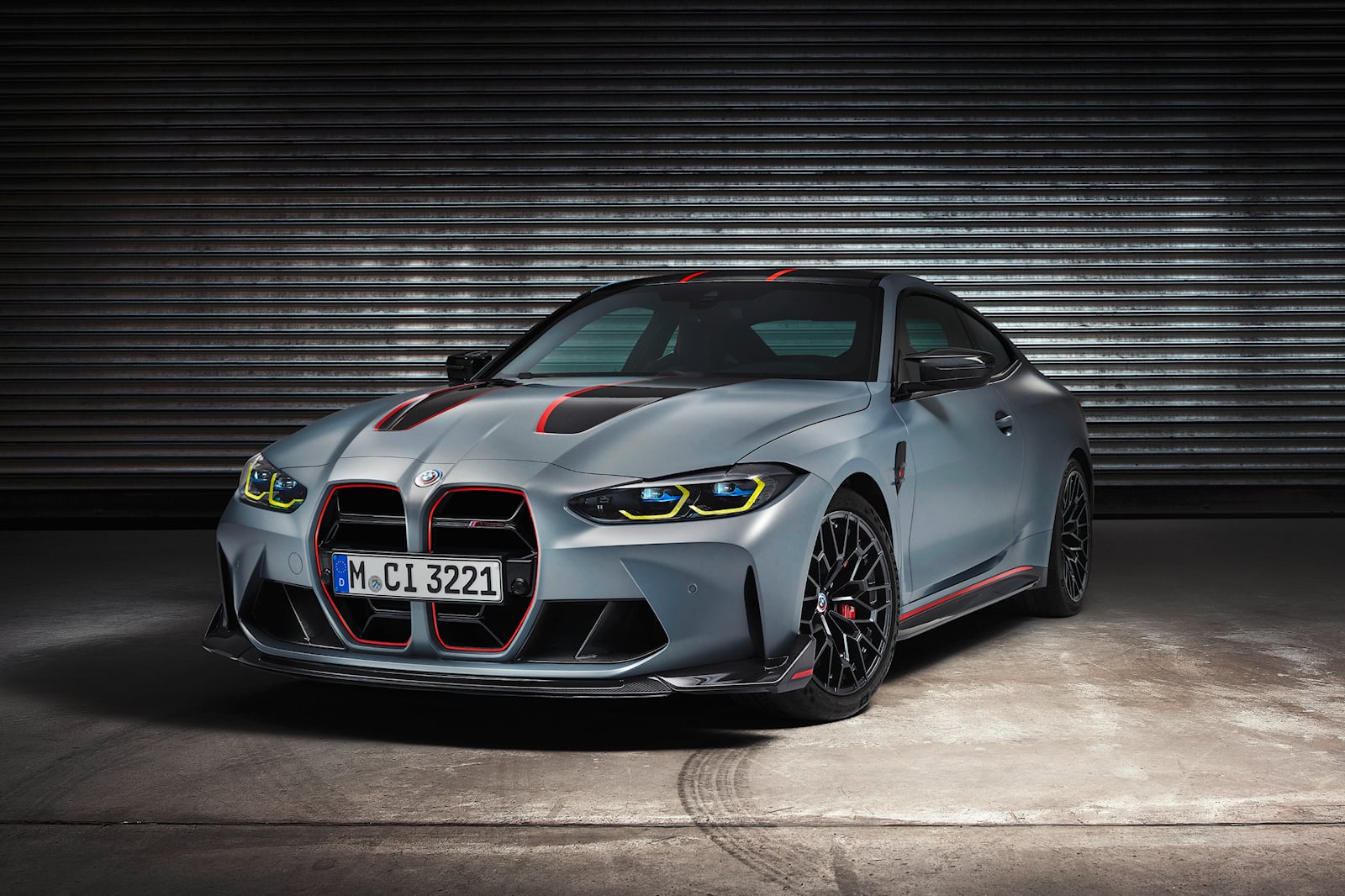 BMW M4 CSL . . لمسات من تراث الشركة وتطور الخامات والتصميم