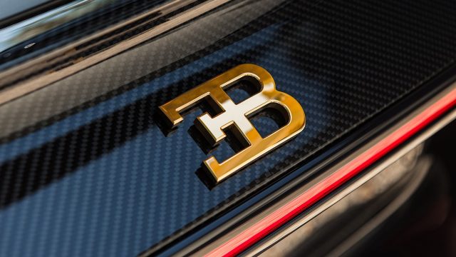 بوجاتي استخدمت ذهبًا حقيقيًا عيار 24 قيراط في ثلاث نسخ شيرون جديدة