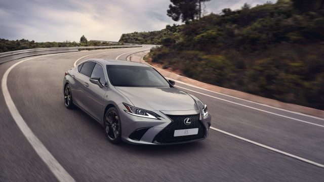 لكزس ES 2023 تحصل على تحديثات تشمل نظام ترفيه جديد ونسخة F Sport