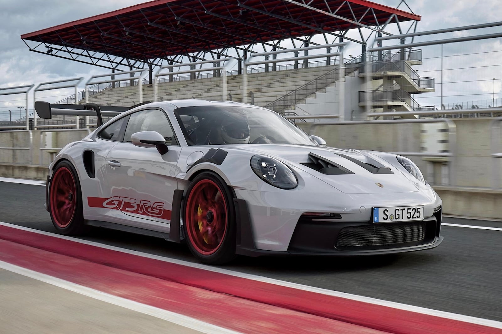 عودة الملك .. الكشف عن بورشة 911 GT3 RS موديل 2023