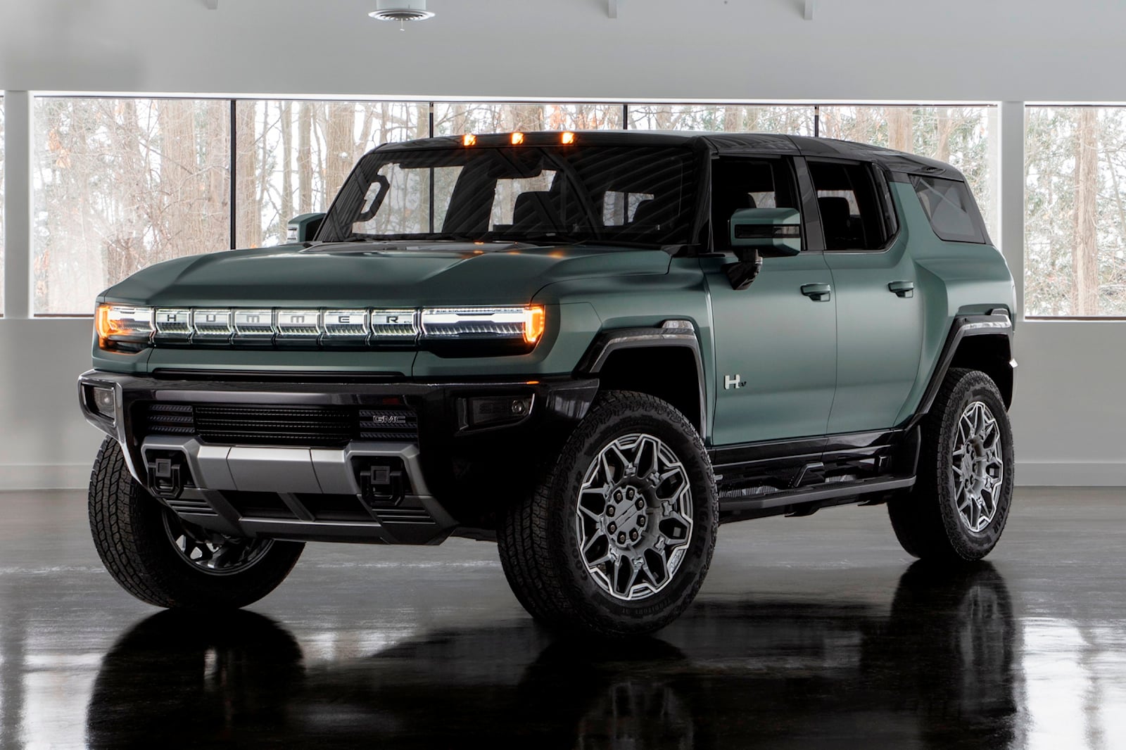 حجوزات جي إم سي هامر الكهربائية تحقق 90 ألف طلب