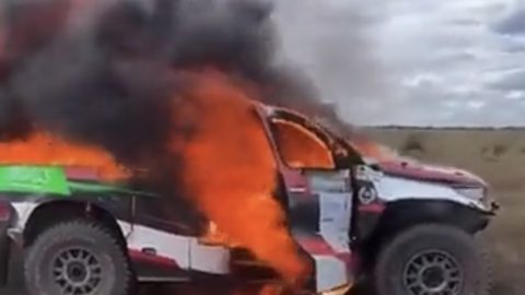 يزيد الراجحي ينجو من اشتعال النيران في سيارته خلال باها بولندا