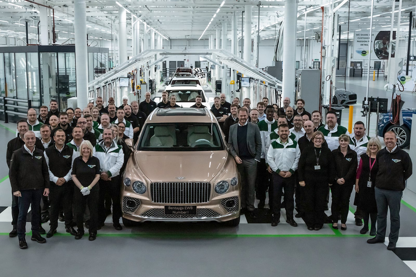 بنتلي تبدأ إنتاج بنتايجا EWB الجديدة كليًا في أوروبا