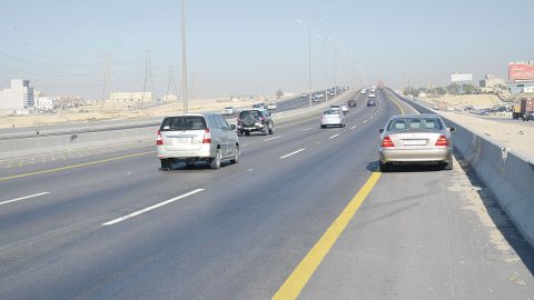 المرور يحدد محظورات التجاوز في الطرق السعودية