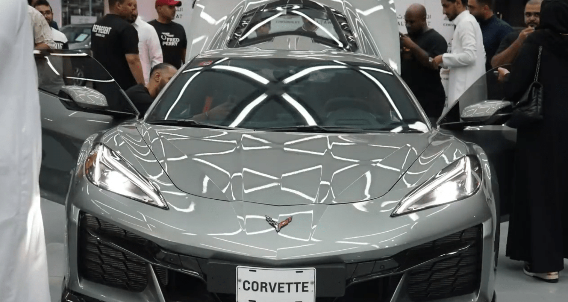 الكشف عن شيفروليه كورفيت C8 2023 في السعودية مع أعضاء نادي ملاك كورفيت