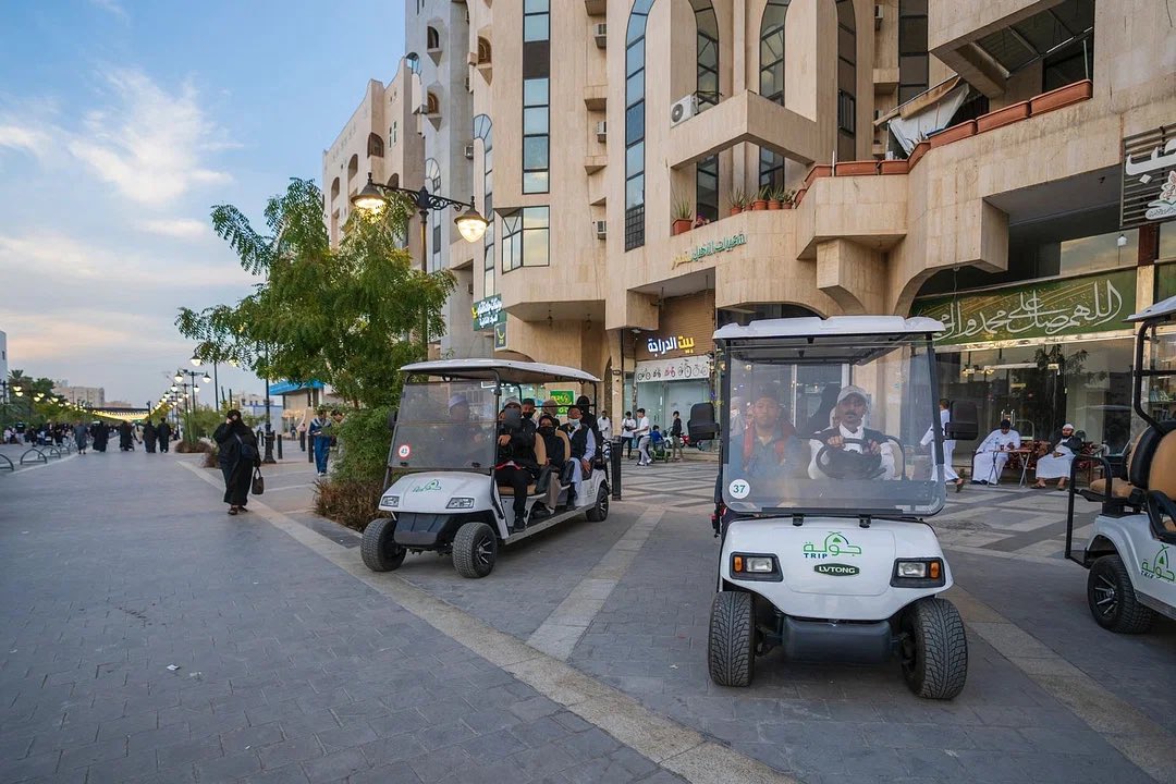 عربات كهربائية ضمن خدمة النقل الترددي في المدينة المنورة