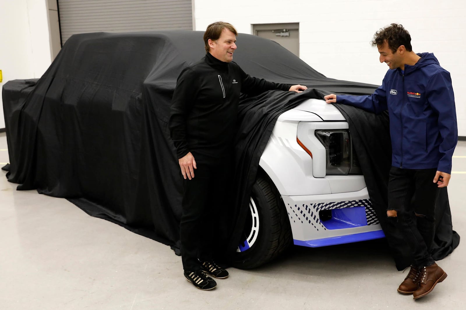 صورة تشويقية: أول نظرة على فورد F-150 لايتننج الجديدة بالتعاون مع ريد بل