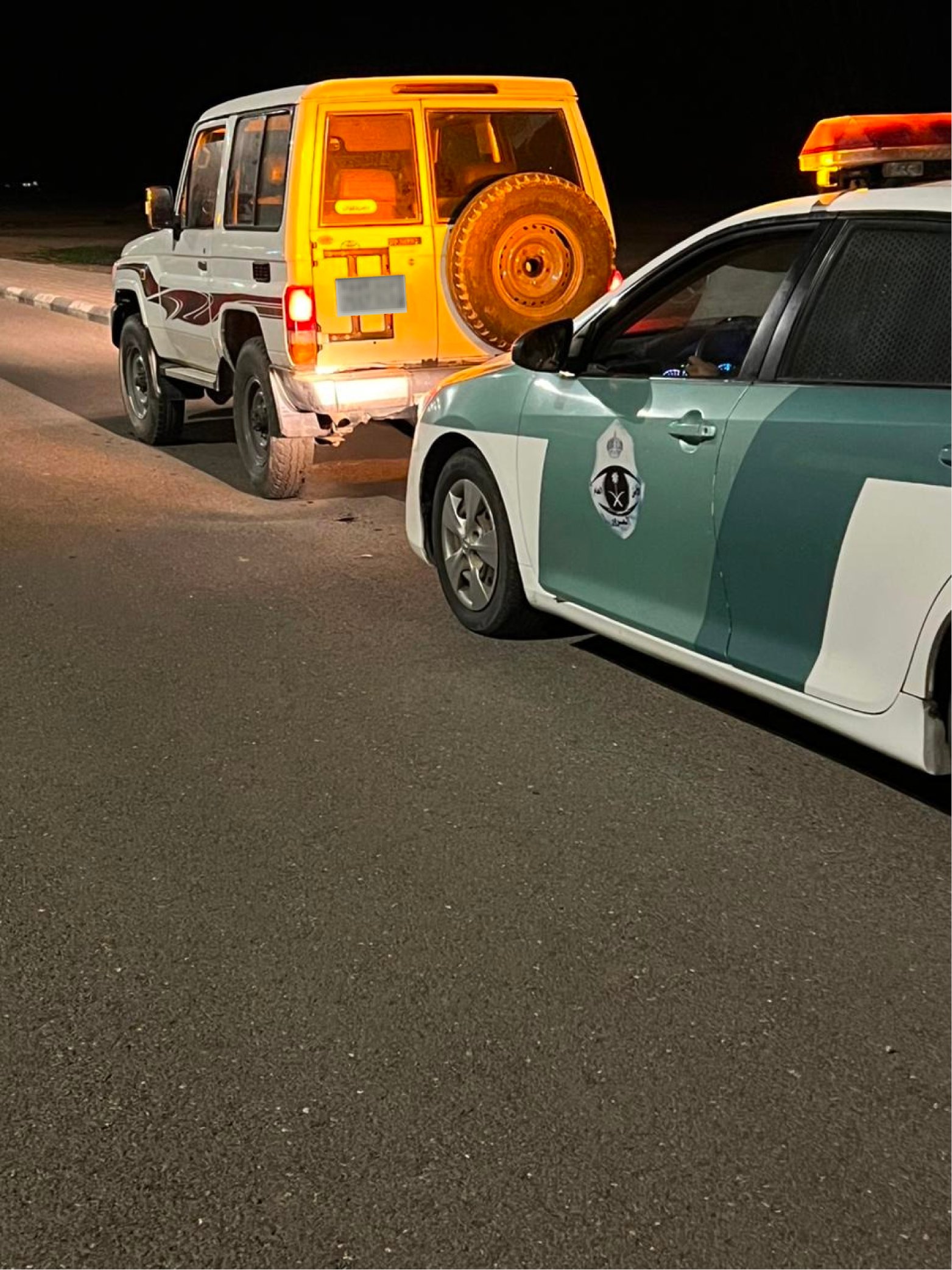 مرور جدة والجوف يضبط مخالفات وتعديل سيارات وتحذير من عكس اتجاه السير